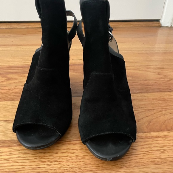 Heels - Picture 4 of 5